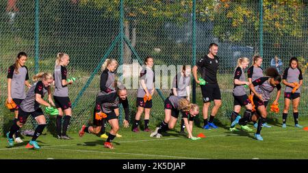 Poprad, Slovaquie, 6th octobre 2022. Les joueurs du Danemark se réchauffent lors de la session de formation Danemark U19 au Centre national de formation de Poprad, Slovaquie. 6 octobre 2022. Crédit : Nikola Krstic/Alay Banque D'Images