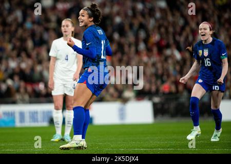 Londres, Royaume-Uni. 07th octobre 2022. Sophia Smith (11 États-Unis) célèbre le premier but des États-Unis lors du match amical entre l'Angleterre et les États-Unis au stade Wembley à Londres, en Angleterre. (Liam Asman/SPP) crédit: SPP Sport presse photo. /Alamy Live News Banque D'Images