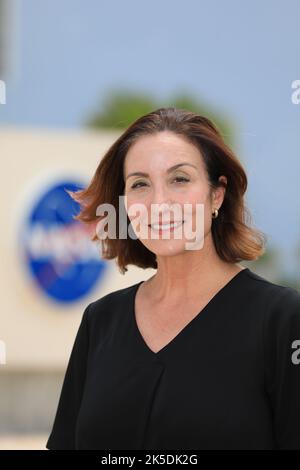 Le 30 juin 2022, Carolyn Mizell, chef du bureau de gestion de la recherche et de la technologie au Kennedy Space Center, a été photographiée au siège, soulignant ses 30 ans de carrière dans de multiples rôles techniques et de gestion. Banque D'Images