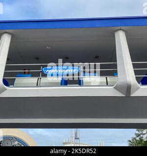 Orlando, FL USA -28 décembre 2019: Le parcours de People-over à Walt Disney World Magic Kingdom à Orlando, en Floride. Banque D'Images