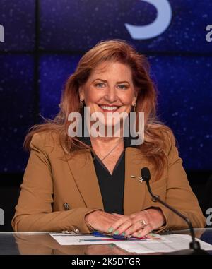 Kelly DeFazio, directrice de la production Orion, Lockheed Martin, participe à une séance d’information avant lancement sur le rôle de l’industrie dans l’avancement de l’exploration humaine le 26 août 2022, au Kennedy Space Center de la NASA en Floride, alors que l’agence se prépare au lancement d’Artemis I prévu pour le 29 août, À 8 h 33 HAE du complexe de lancement Kennedy 39B. La première d'une série de missions de plus en plus complexes, Artemis I fournira une base pour l'exploration de l'espace profond humain et montrera notre engagement et notre capacité à étendre la présence humaine à la Lune et au-delà. Le but principal d'Artemis I est de t Banque D'Images