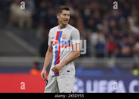 Milan, Italie, 4th octobre 2022. Robert Lewandowski du FC Barcelone regarde par-dessus son épaule lors du match du groupe C de la Ligue des champions de l'UEFA à Giuseppe Meazza, à Milan. Le crédit photo devrait se lire: Jonathan Moscrop / Sportimage Banque D'Images