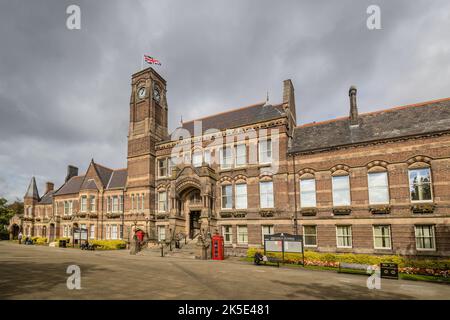 06.10.2022 St Helens, Merseyside, Royaume-Uni l'hôtel de ville de St Helens a été conçu par Henry Summer de Liverpool, et son bâtiment a été achevé en 1876. Banque D'Images