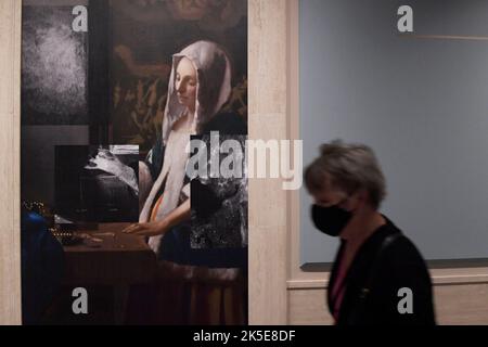 Washington DC, États-Unis. 07th octobre 2022. LA Galerie NATIONALE D'art DES ÉTATS-UNIS (NGA) présente aujourd'hui une exposition sur les secrets de Vermeer de l'artiste-peintre néerlandais Johannes Vermeer sur 07 octobre 2022 au Palais de conférence/Édifice de l'Ouest de l'ANG à Washington DC, États-Unis. (Photo de Lénine Nolly/Sipa USA) Credit: SIPA USA/Alay Live News Banque D'Images