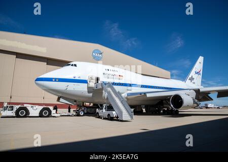 SOFIA, l’Observatoire stratosphérique pour l’astronomie infrarouge, est retourné au Armstrong Flight Research Center Building 703 de la NASA le 11 août après avoir effectué un mois de vols scientifiques depuis l’aéroport international de Christchurch en Nouvelle-Zélande à bord de l’avion 747SP N747NA. Banque D'Images