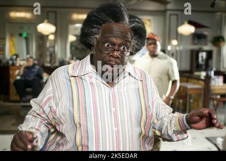 CEDRIC THE ENTERTAINER, BARBERSHOP 2 : Back in Business, 2004 Banque D'Images