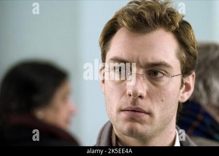 JUDE LAW, CLOSER, 2004 Banque D'Images