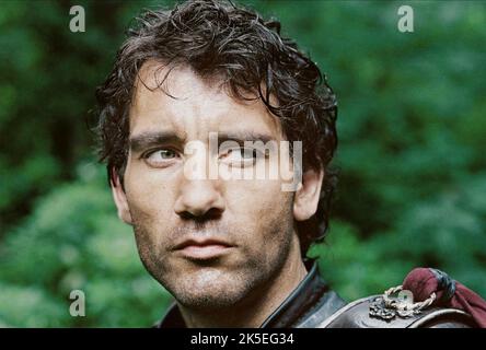 CLIVE OWEN, LE ROI ARTHUR, 2004 Banque D'Images