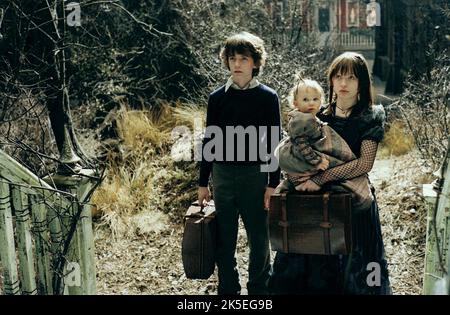 LIAM AIKEN, HOFFMAN, EMILY BROWNING, Lemony Snicket's A SERIES OF UNFORTUNATE EVENTS, 2004 Banque D'Images