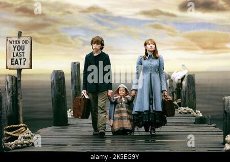 LIAM AIKEN, HOFFMAN, EMILY BROWNING, Lemony Snicket's A SERIES OF UNFORTUNATE EVENTS, 2004 Banque D'Images