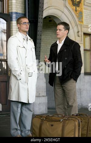 BRAD PITT, Matt Damon, OCEAN'S 12, 2004 Banque D'Images