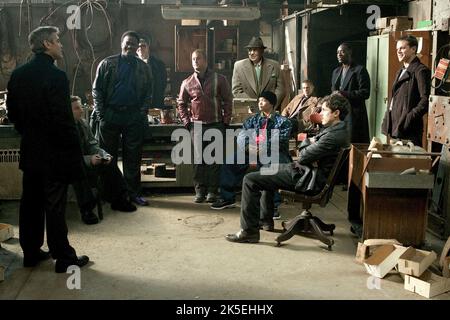 GEORGE CLOONEY, BERNIE MAC, BRAD PITT, Don Cheadle, Matt Damon, OCEAN'S 12, 2004 Banque D'Images