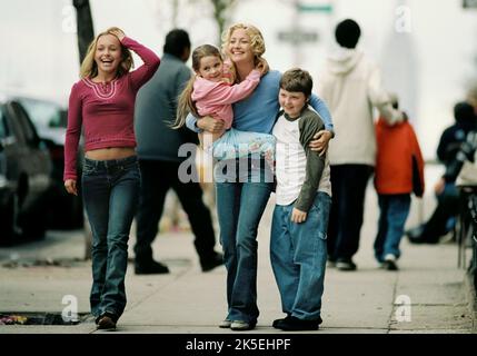 PANETTIERE,BRESLIN,HUDSON,BRESLIN, RAISING HELEN, 2004 Banque D'Images