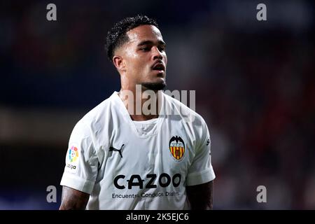 PAMPELUNE, ESPAGNE - OCTOBRE 07: Justin Kluivert de Valencia CF regarde pendant le match de la Liga Santander entre CA Osasuna et Valencia CF sur 07 octobre 2022 à El Sadar à Pampelune, Espagne. Credit: Ricardo Larreina/AFLO/Alay Live News Banque D'Images