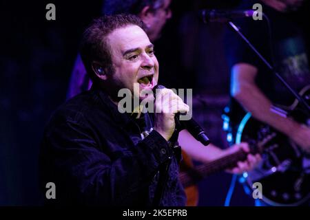 Milan, Italie. 07th octobre 2022. Adam Duritz, du groupe de rock américain de San Francisco, Californie, Counting Crows, se produit en direct au Teatro Dal Verme. Crédit : SOPA Images Limited/Alamy Live News Banque D'Images