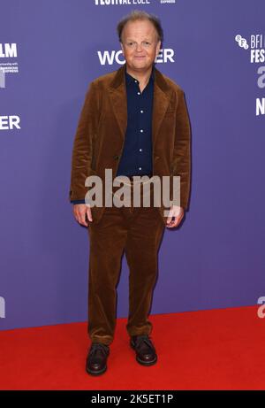 7 octobre 2022. Londres, Royaume-Uni. Toby Jones arrivant au BFI London film Festival Premiere The Wonder, Royal Festival Hall. Crédit : Doug Peters/EMPICS/Alamy Live News Banque D'Images