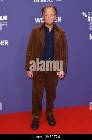 7 octobre 2022. Londres, Royaume-Uni. Toby Jones arrivant au BFI London film Festival Premiere The Wonder, Royal Festival Hall. Crédit : Doug Peters/EMPICS/Alamy Live News Banque D'Images