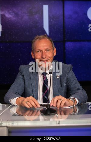 Thomas Zurbuchen, administrateur associé de la NASA, Direction des missions scientifiques, participe à un exposé des médias avant lancement sur les plans d’exploration de la Lune à Mars de l’agence le 27 août 2022, au Kennedy Space Center de la NASA en Floride, alors que l’horloge compte pour le lancement d’Artemis I prévu pour le 29 août, À 8 h 33 HAE du complexe de lancement Kennedy 39B. La première d'une série de missions de plus en plus complexes, Artemis I fournira une base pour l'exploration de l'espace profond humain et montrera notre engagement et notre capacité à étendre la présence humaine à la Lune et au-delà. L'objectif principal d'Artem Banque D'Images