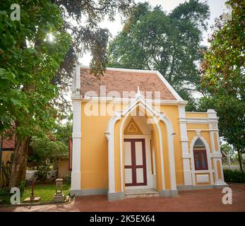 Un temple thaïlandais inhabituel qui est construit dans la conception d'une église chrétienne, prise à Ayutthaya, Thaïlande. Banque D'Images