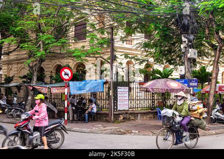 Ancien bâtiment colonial français, centre-ville de Hai Phong, Vietnam Banque D'Images