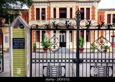 Ancien bâtiment colonial français, centre-ville de Hai Phong, Vietnam Banque D'Images