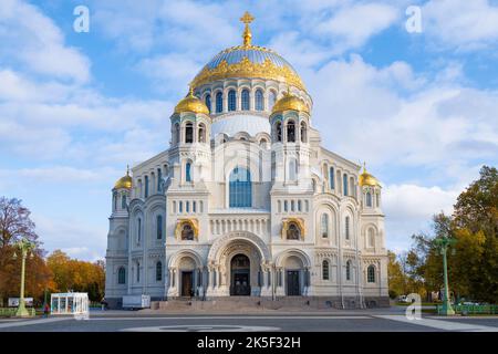 KRONSHTADT, RUSSIE - 07 OCTOBRE 2022 : Cathédrale Saint-Nicolas le Wonderworker, le jour ensoleillé d'octobre Banque D'Images