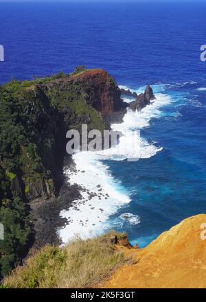 Vue en grand angle de la côte sauvage de Pitcairn Banque D'Images