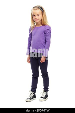 C'est un enfant adorable avec un grand avenir. Prise de vue en longueur d'une petite fille regardant l'appareil photo dans un studio blanc. Banque D'Images