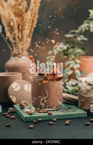 Concept du café. Éclaboussures de café. Mise au point sélective Banque D'Images