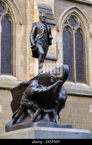 La statue de bronze du capitaine Matthew Flinders, le chef de la première tour de l'Australie, a été érigée en 1925 - Melbourne, Australie Banque D'Images