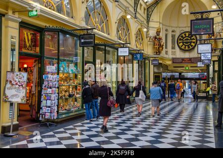 La Royal Arcade a ouvert ses portes en 1870 et est la première et la plus longue arcade d'Australie - Melbourne, Victoria, Australie Banque D'Images