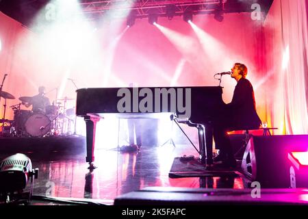 Milan Italie. 06 octobre 2022. L'auteur-compositeur anglais TOM ODELL se produit sur scène à Alcatraz lors de la « European Tour 2022 » Banque D'Images