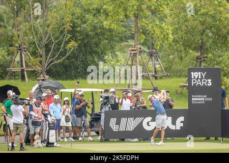 Bangkok, Thaïlande. 08th octobre 2022. BANGKOK, THAÏLANDE - OCTOBRE 8: Cameron Smith d'Australie sur le trou 3 au cours du deuxième tour au golf de LIV SUR INVITATION BANGKOK au parcours de golf de Stonehill sur 8 octobre 2022 à Bangkok, THAÏLANDE (photo de Peter van der Klooster/Alamy Live News) crédit: peter Van der Klooster/Alamy Live News Banque D'Images