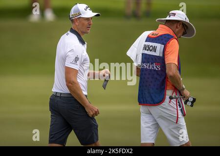 Bangkok, Thaïlande. 08th octobre 2022. BANGKOK, THAÏLANDE - OCTOBRE 8: Henrik Stenson de Suède sur le trou 2 au cours de la deuxième partie au golf de LIV SUR INVITATION BANGKOK au parcours de golf de Stonehill sur 8 octobre 2022 à Bangkok, THAÏLANDE (photo de Peter van der Klooster/Alamy Live News) crédit: peter Van der Klooster/Alamy Live News Banque D'Images