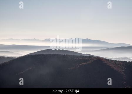 Tatra montagnes de Hala Rycerzowa en automne Beskid montagnes Zywiecki en Pologne près des frontières avec la Slovaquie Banque D'Images