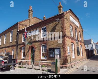 Royal Native Oyster Stores, restaurant de fruits de mer situé sur le front de mer de Whitstable, Kent, Royaume-Uni. Banque D'Images