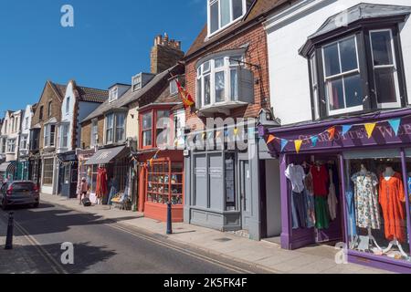 Vue générale des magasins de Harbour Street, Whitstable, Kent, Royaume-Uni. Banque D'Images