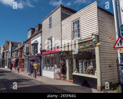 Vue générale des magasins de Harbour Street, Whitstable, Kent, Royaume-Uni. Banque D'Images