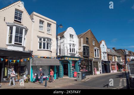 Vue générale des magasins de Harbour Street, Whitstable, Kent, Royaume-Uni. Banque D'Images