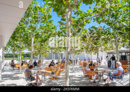 Le Getty Center situé à Brentwood, surplombant Los Angeles, est célèbre pour son architecture moderne et son art de renommée mondiale Banque D'Images