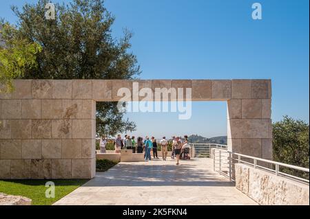 Le Getty Center situé à Brentwood, surplombant Los Angeles, est célèbre pour son architecture moderne et son art de renommée mondiale Banque D'Images