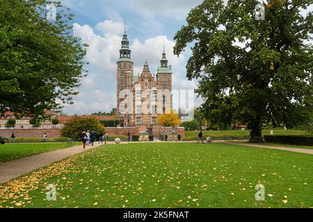 Copenhague, Danemark. Octobre 2022. Le château de Rosenborg, le palais hollandais de la Renaissance avec jardins, visites guidées et musée abritant les joyaux de la couronne, Banque D'Images