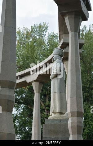 Bichkek, Kirghizistan - 11 septembre 2022 : monument à Kurmanjan Datka ou Datka Kurmanjan Mamatrava kyzy, également connu sous le nom de la Reine du Sud. Innagurated i Banque D'Images