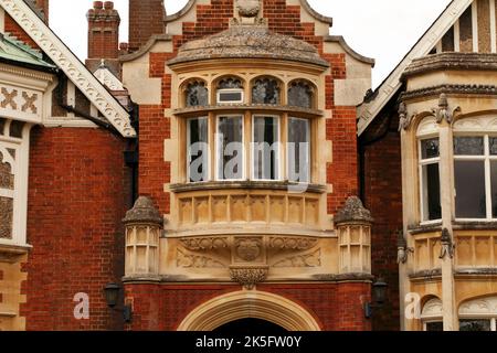 Façade extérieure à la maison de Bletchley Park, qui abrite MI6 et les codébreakers de guerre. Banque D'Images