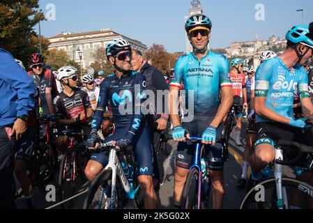 Vincenzo Nibali (équipe Astana Qazaqstan) et Alejandro Valverde (équipe Movistar) pendant Giro di Lombardia , randonnée à Bergame, Italie, 08 octobre 2022 Banque D'Images