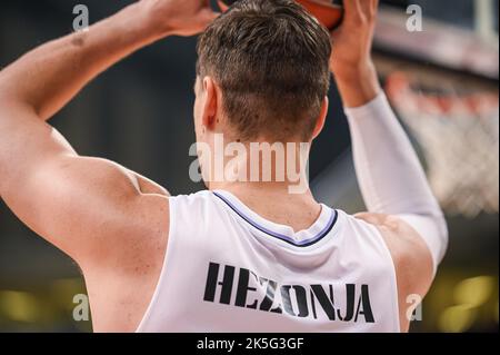 Athènes, Lombardie, Grèce. 6th octobre 2022. 11 MARIO HEZONJA du Real Madrid en action pendant le match de basket-ball EuroLeague de Turkish Airlines entre Panathinaikos Athènes BC et le Real Madrid à l'arène OAKA ALTION sur 6 octobre 2022 à Athènes, Grèce. (Image de crédit : © Stefanos Kyriazis/ZUMA Press Wire) Banque D'Images