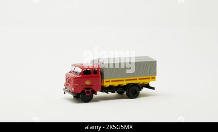 Autodell DDR IFA W50 Doppelkabine Pritsche mit plane MINOL, Espewe Busch, Maßstab 1/87 Banque D'Images