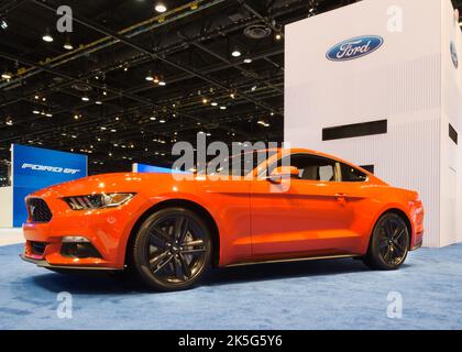 CHICAGO, il/USA - 13 FÉVRIER 2015 : 2015 Ford Mustang car, Chicago Auto Show (cas). Banque D'Images