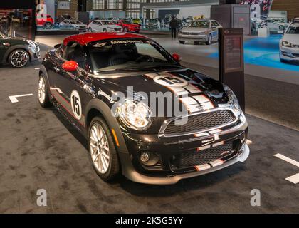 CHICAGO, il/USA - 13 FÉVRIER 2015 : 2015 Mini John Cooper Works car, Chicago Auto Show (cas). Banque D'Images