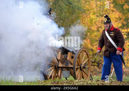 Stritez, République tchèque. 8th octobre 2022. Les soldats vêtus des uniformes utilisés par la seconde guerre de Silésie (partie de la guerre de succession autrichienne) par acte commémoratif pour l'anniversaire de la bataille de Sor (en Zdar tchèque).les habitants de Stritez près de Trutnov ont rendu hommage aux soldats tombés de la seconde guerre de Silésie (Partie de la guerre de succession autrichienne) en reconstruisant la célèbre bataille de Soor. La bataille de Soor (30 septembre 1745) fut une bataille entre l'armée prussienne de Frédéric le Grand et une armée austro-saxonne dirigée par le prince Charles Alexandre de Lorraine pendant les deuxièmes siles Banque D'Images